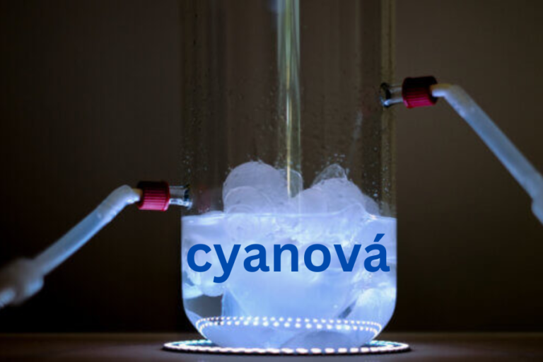 cyanová